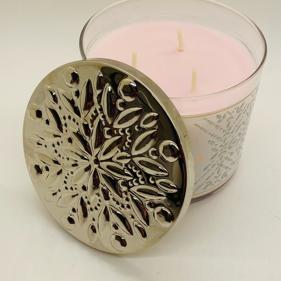 NWT Bath & Body Works Pure Wonder 3-Wick Candle 60+ Hour Burn Time - Picture 3 of 7